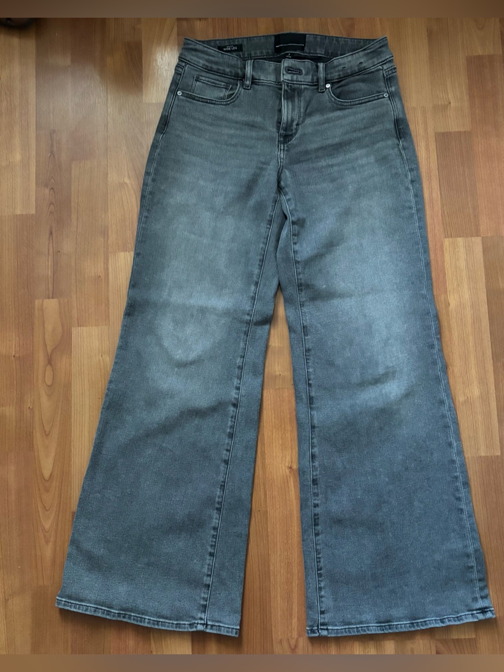 Women’s White House Black Market grey wide leg jeans Size 2